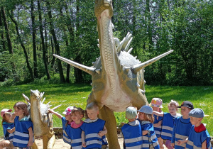 Dzieci i dinozaury